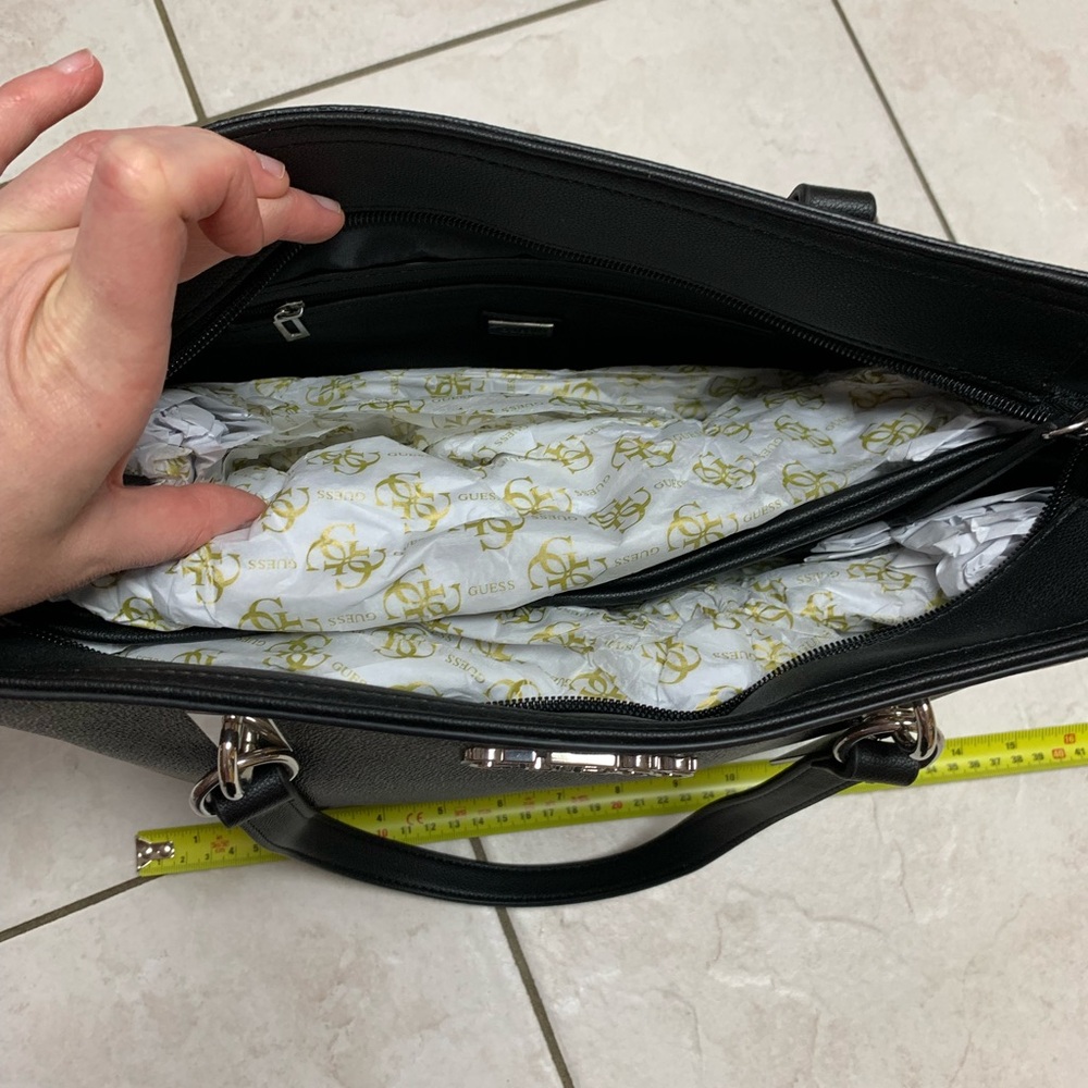 GUESS Embossed Black Tote Bag Zip Purse - Picture 5 of 10